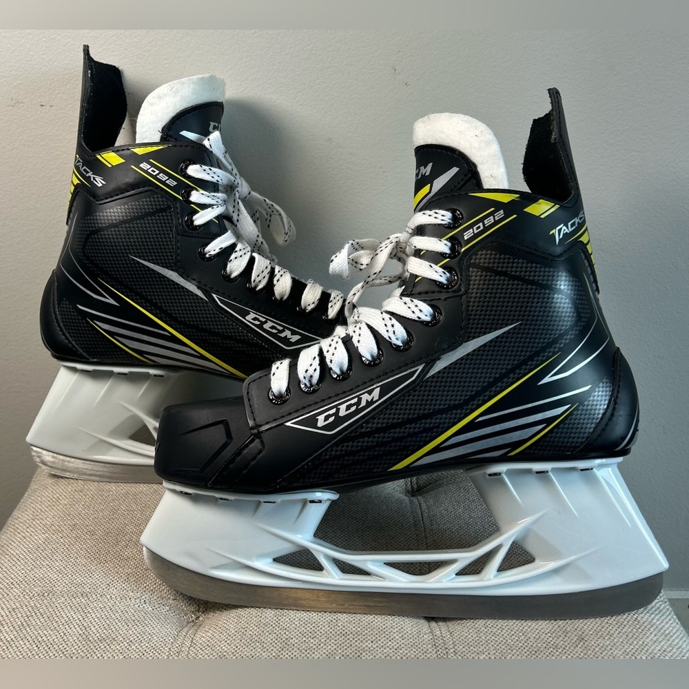CCM Tacks 2092 Men’s Senior Ice Hockey Skates Size 7 EU 41 EUC Worn Twice